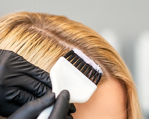 ヘアカラーで髪が痛む原因